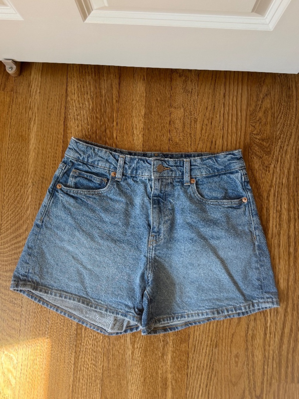 Womens H&M Denim Rigid Shorts, Size 6, Blue